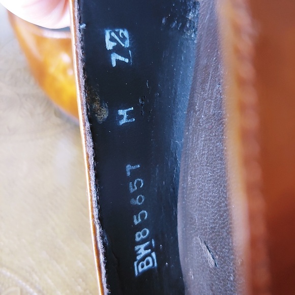 Stuart Weitzman Brown Patent Leather Heels - Picture 6 of 8